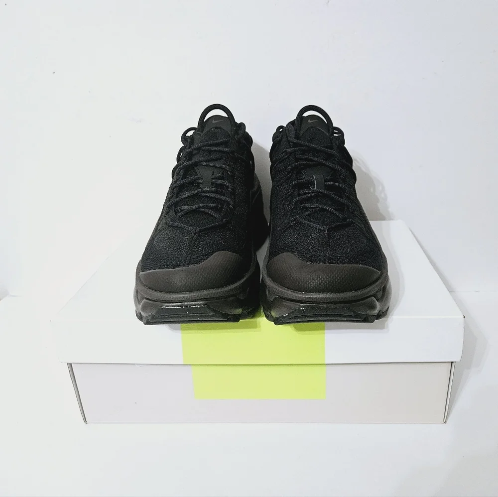 Nike Wmn Air Max Flyknit Venture - Picture 3 of 7